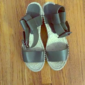 Vince platform sandal!